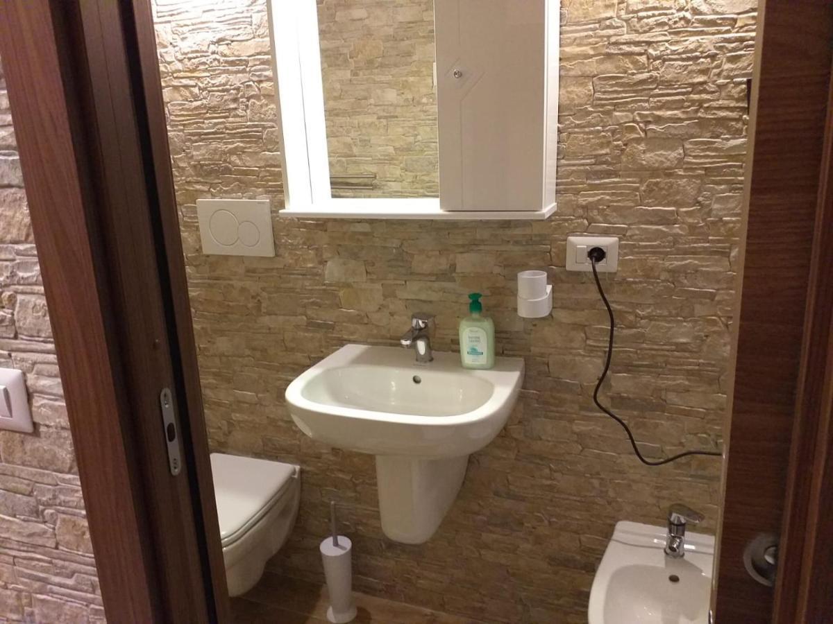 I Marchesi Del Grillo - Vicinanze Stazione, Campus, Policlinico Bed & Breakfast Bari Exterior photo