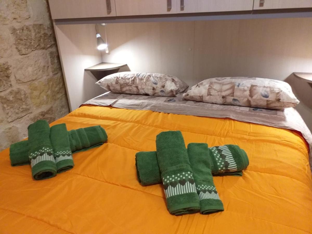 I Marchesi Del Grillo - Vicinanze Stazione, Campus, Policlinico Bed & Breakfast Bari Exterior photo