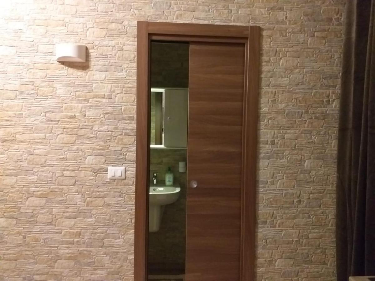 I Marchesi Del Grillo - Vicinanze Stazione, Campus, Policlinico Bed & Breakfast Bari Exterior photo