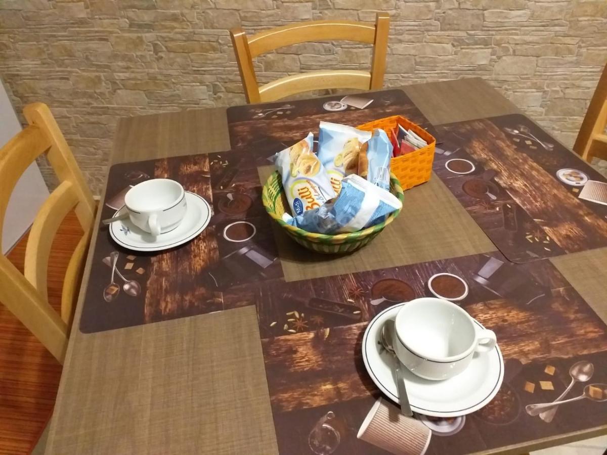 I Marchesi Del Grillo - Vicinanze Stazione, Campus, Policlinico Bed & Breakfast Bari Exterior photo